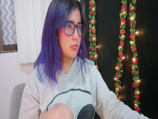 Live sex webcam photo for Emily_2016 #273032209