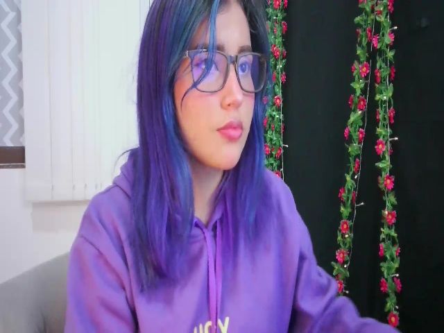 Live sex webcam photo for Emily_2016 #273185180