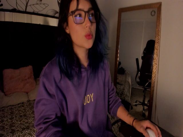 Live sex webcam photo for Emily_2016 #274610583