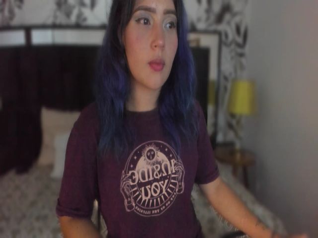 Live sex webcam photo for Emily_2016 #274644333
