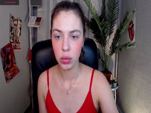 Live sex webcam photo for Emily_Alaine_ #272698499