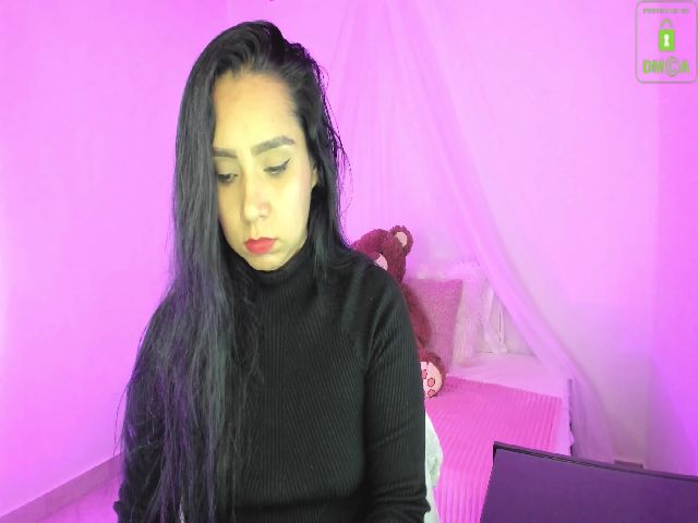 Live sex webcam photo for Emily_Cortez1 #272635724