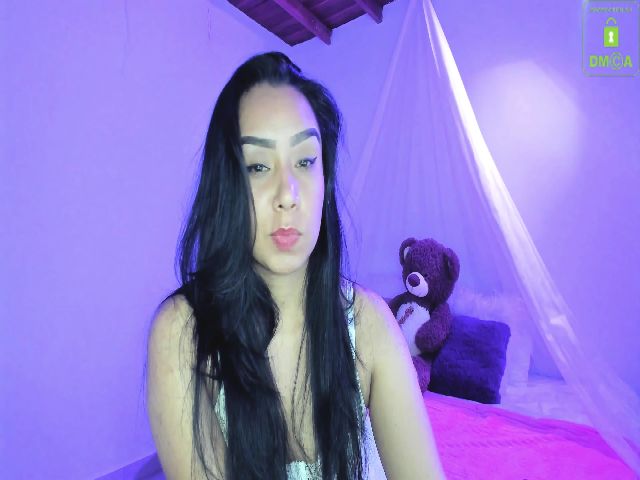 Live sex webcam photo for Emily_Cortez1 #273182469