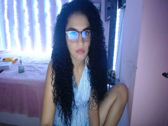 Live sex webcam photo for Emily_curls #271781472