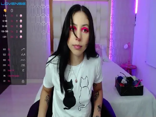 Live sex webcam photo for Emily_evans18 #271822638