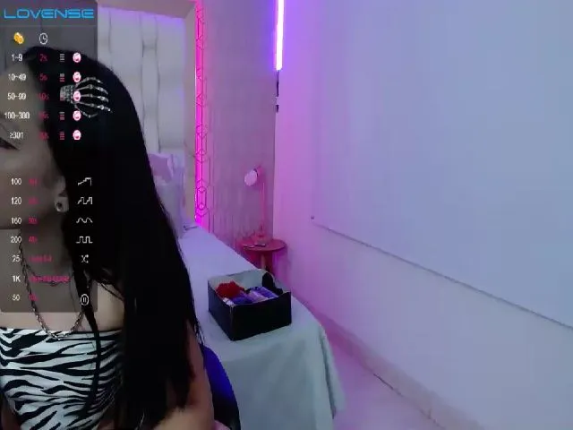 Live sex webcam photo for Emily_evans18 #271928023