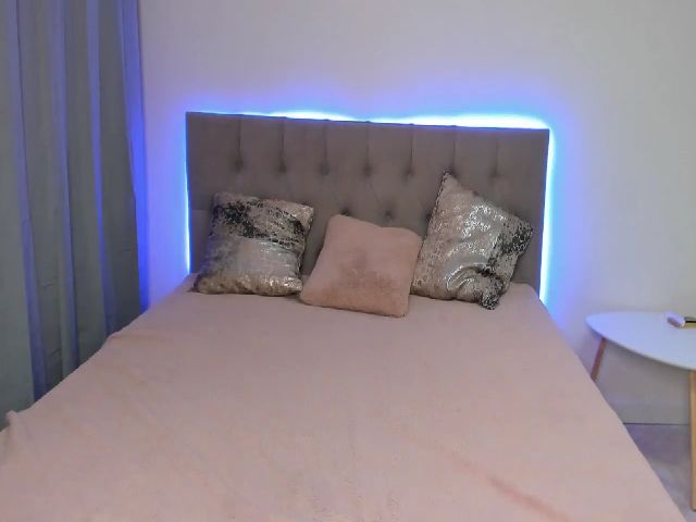 Live sex webcam photo for Emily_hillll #272747124