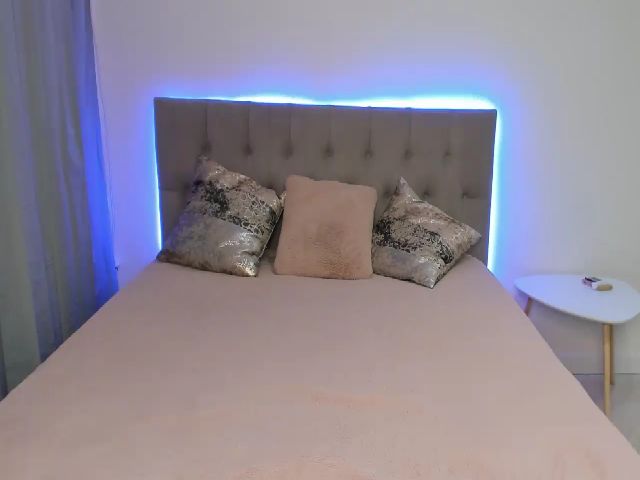 Live sex webcam photo for Emily_hillll #273566369