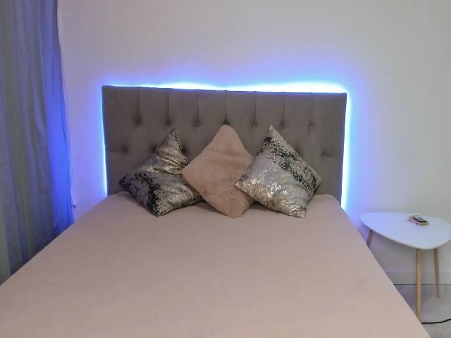 Live sex webcam photo for Emily_hillll #273639326