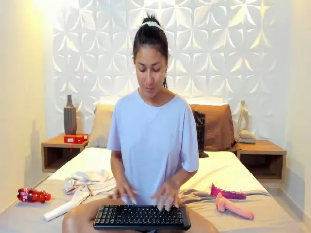 Live sex webcam photo for Emily_narvaez #272026518