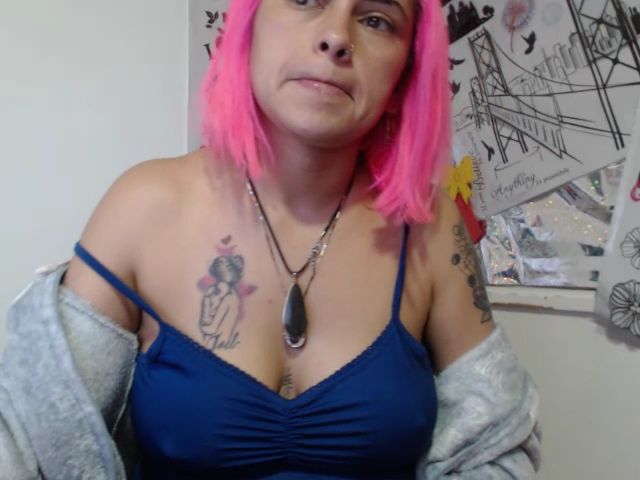 Live sex webcam photo for Emily_ross33 #272364297