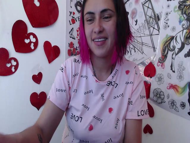 Live sex webcam photo for Emily_ross33 #272888135