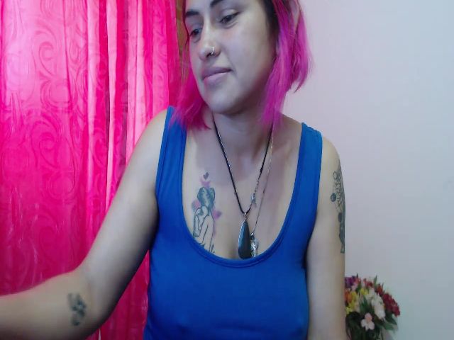 Live sex webcam photo for Emily_ross33 #272945235