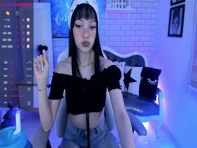 Live sex webcam photo for Emily_sofia1 #272094237