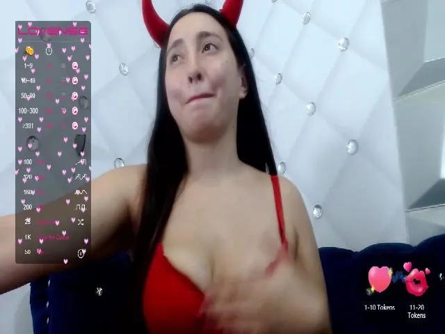 Live sex webcam photo for Emily_sweet10 #272975272