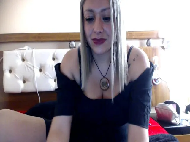 Live sex webcam photo for Emily_sweet2 #271936554