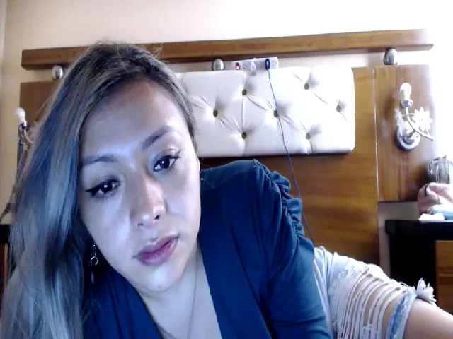 Live sex webcam photo for Emily_sweet2 #272036374