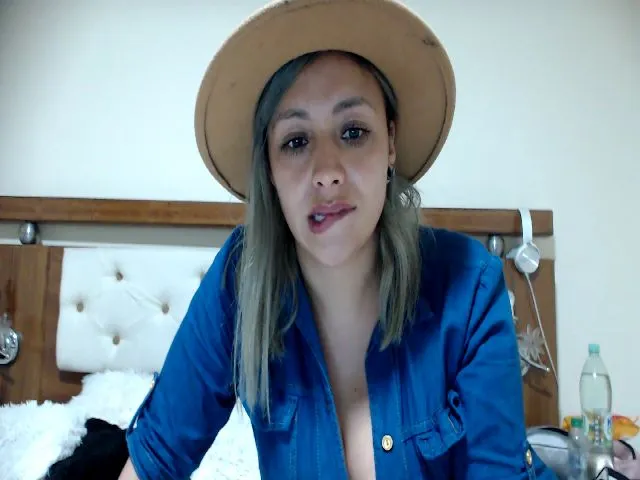 Live sex webcam photo for Emily_sweet2 #272364258