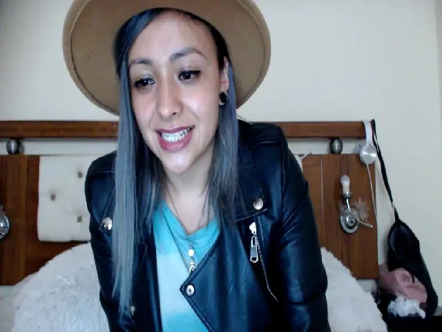 Live sex webcam photo for Emily_sweet2 #272504743