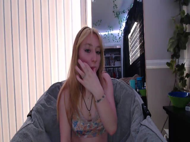 Live sex webcam photo for Emilybitxh #273132271