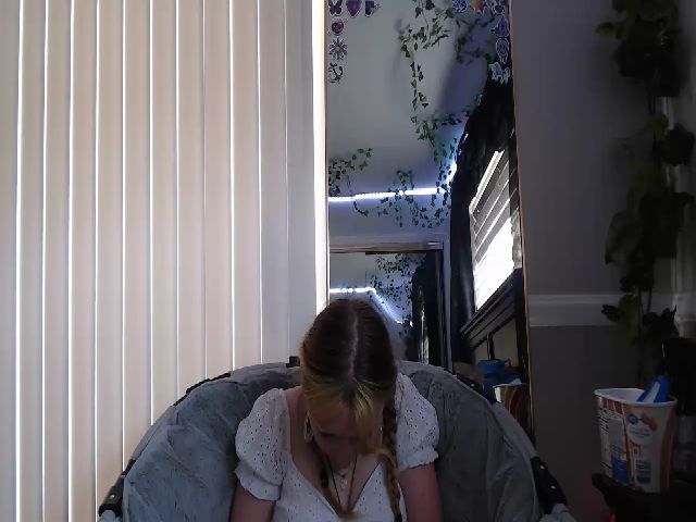 Live sex webcam photo for Emilybitxh #273225064