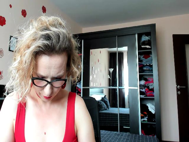 Live sex webcam photo for Emilymilf_ #274001383