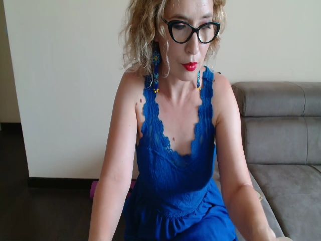 Live sex webcam photo for Emilymilf_ #274219447