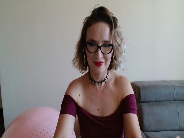 Live sex webcam photo for Emilymilf_ #274340412