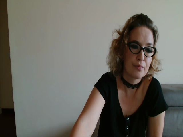 Live sex webcam photo for Emilymilf_ #274469587