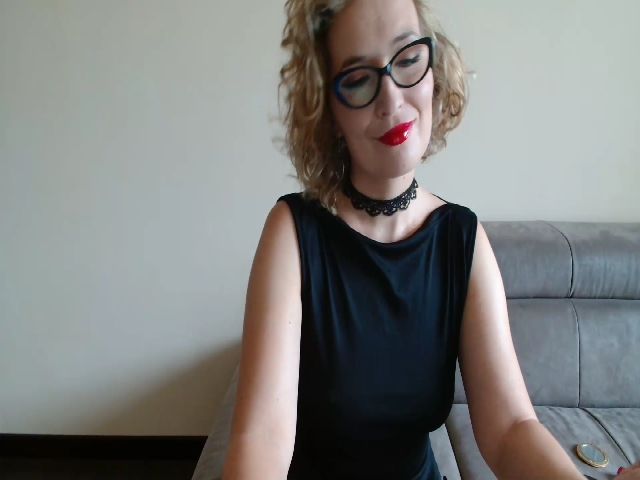 Live sex webcam photo for Emilymilf_ #274646783