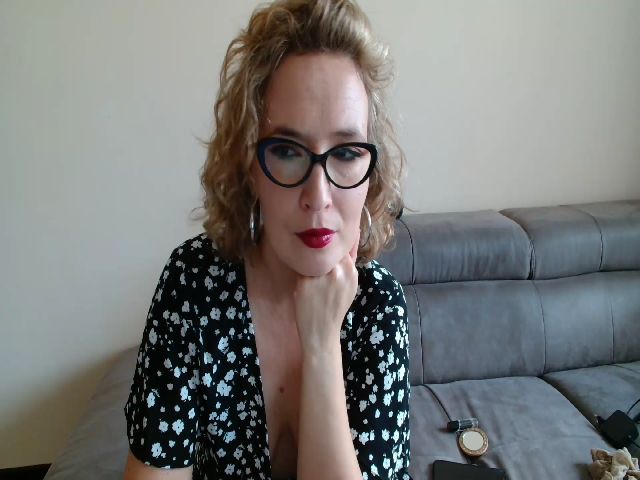 Live sex webcam photo for Emilymilf_ #275212669