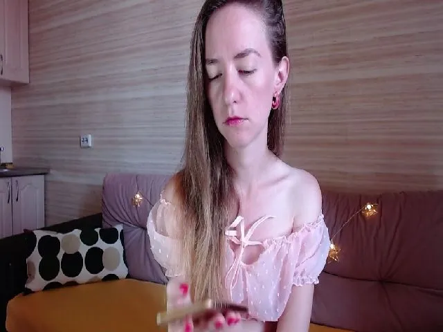 Live sex webcam photo for EmmRose #273975155