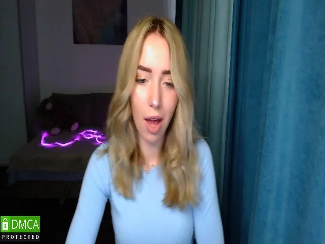 Live sex webcam photo for EmmaEvans20 #273751482