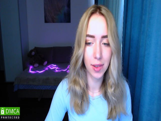 Live sex webcam photo for EmmaEvans20 #273751827