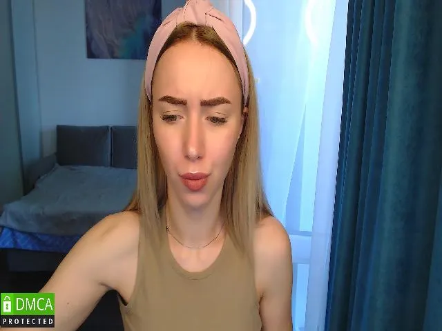 Live sex webcam photo for EmmaEvans20 #273763265