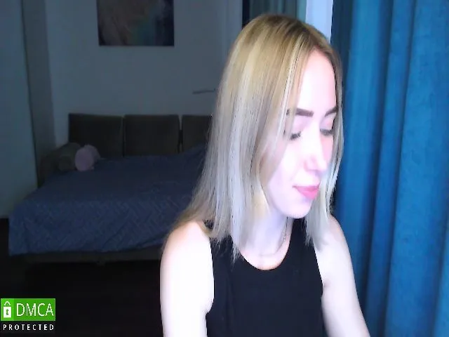 Live sex webcam photo for EmmaEvans20 #273776041