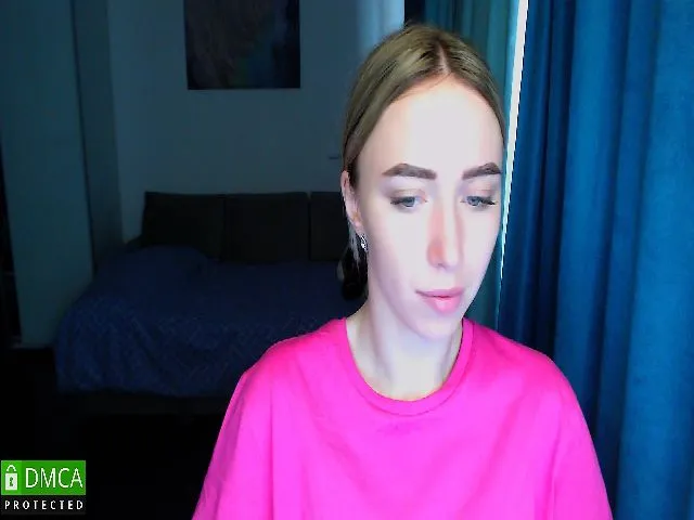 Live sex webcam photo for EmmaEvans20 #273786279