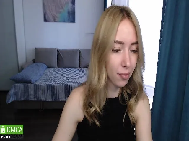 Live sex webcam photo for EmmaEvans20 #273811217