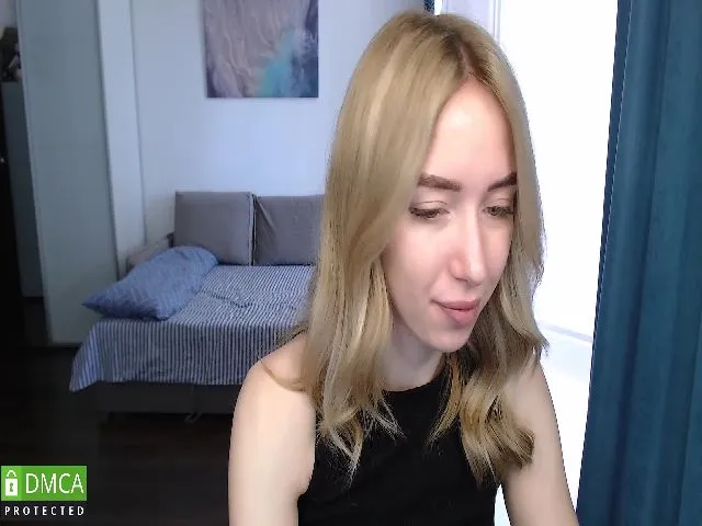 Live sex webcam photo for EmmaEvans20 #273811296