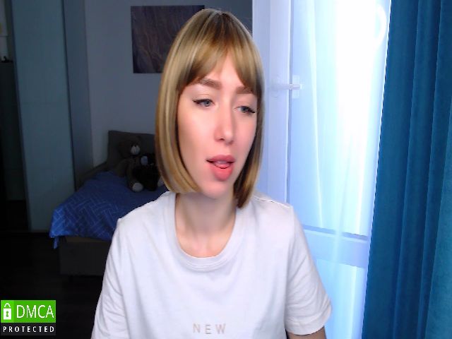 Live sex webcam photo for EmmaEvans20 #273833779