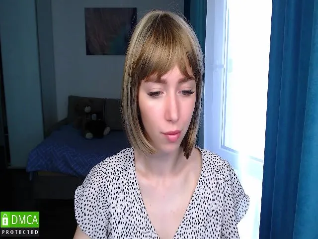 Live sex webcam photo for EmmaEvans20 #273834317