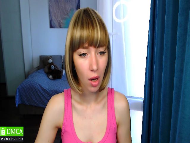 Live sex webcam photo for EmmaEvans20 #273875694