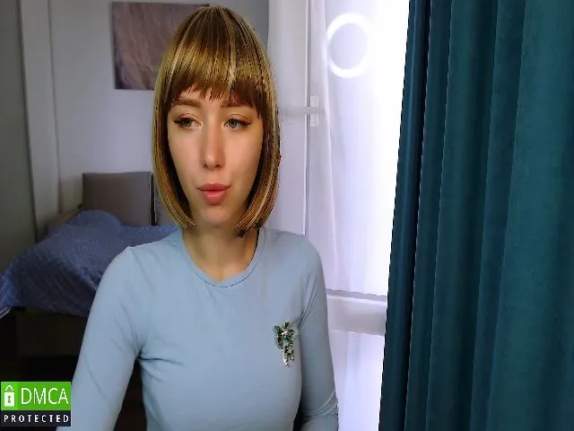 Live sex webcam photo for EmmaEvans20 #273885432