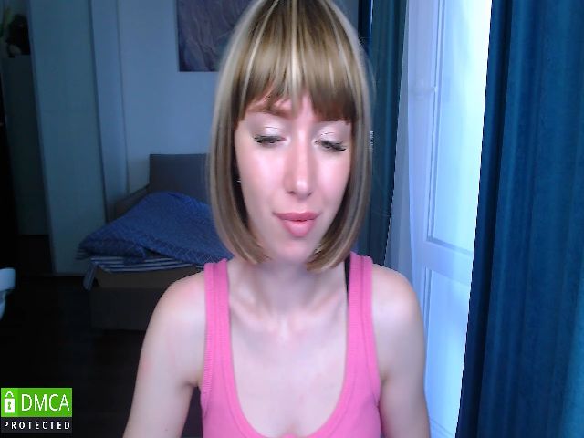 Live sex webcam photo for EmmaEvans20 #273932222