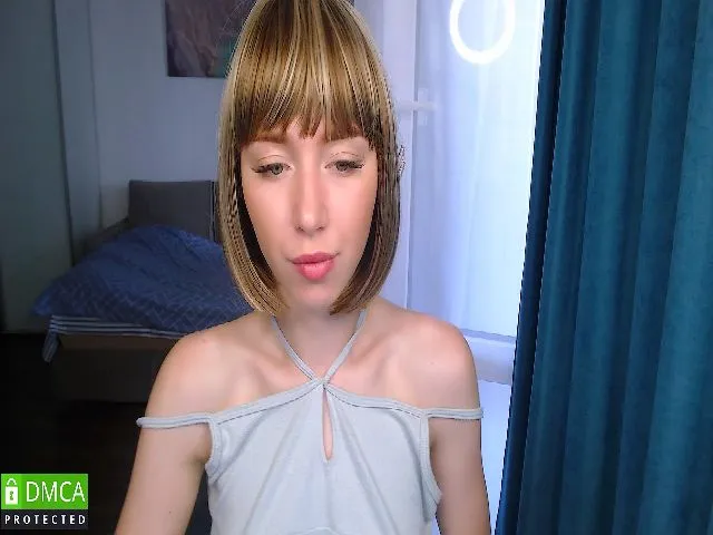 Live sex webcam photo for EmmaEvans20 #273941113