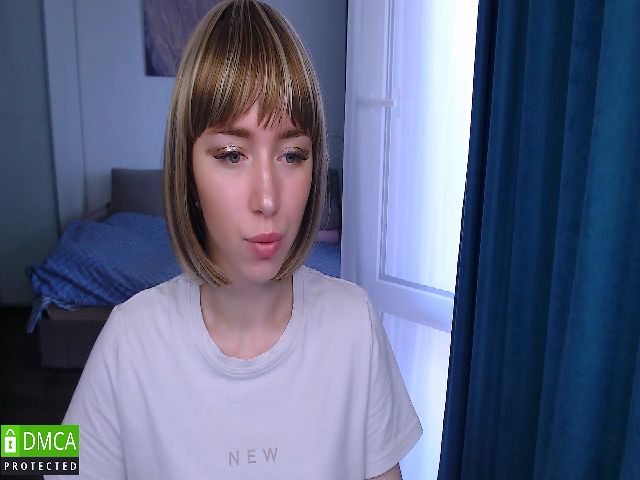 Live sex webcam photo for EmmaEvans20 #273947163