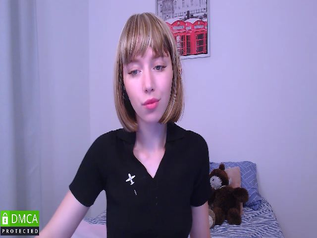 Live sex webcam photo for EmmaEvans20 #274059405