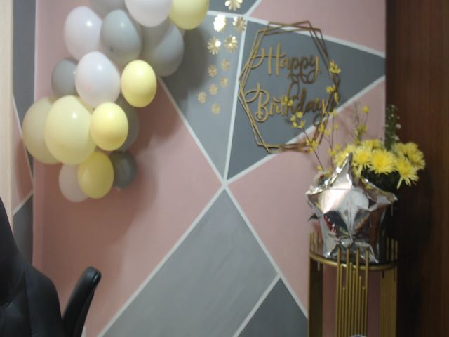 Live sex webcam photo for EmmaScoott #274472700