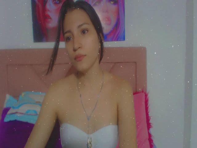 Live sex webcam photo for Emma_18x #271724976