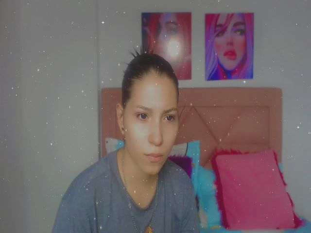 Live sex webcam photo for Emma_18x #271779064